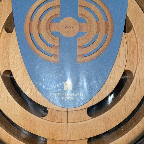 NWT.  Michael Graves Designs.  Expandable BAMBOO Trivet. - Picture 4 of 4